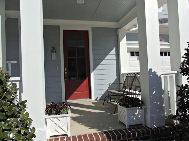 entrance to property featuring a porch