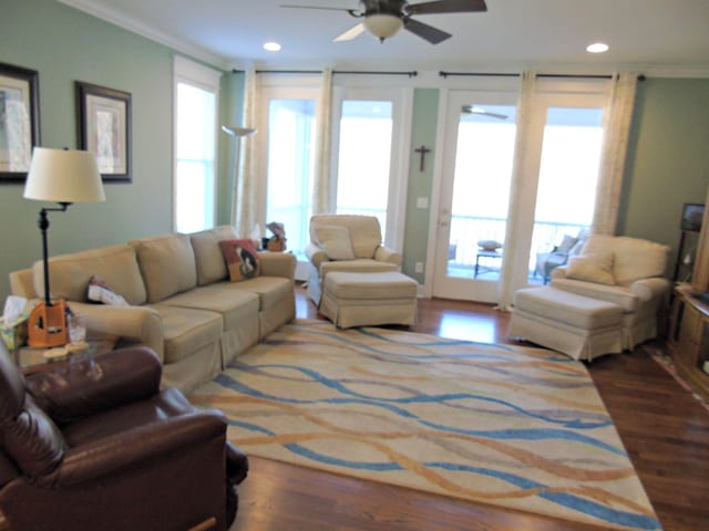 living room featuring crown molding, plenty of natural light, and hardwood / wood-style floors