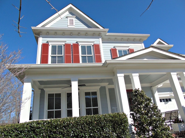 view of front facade with a porch