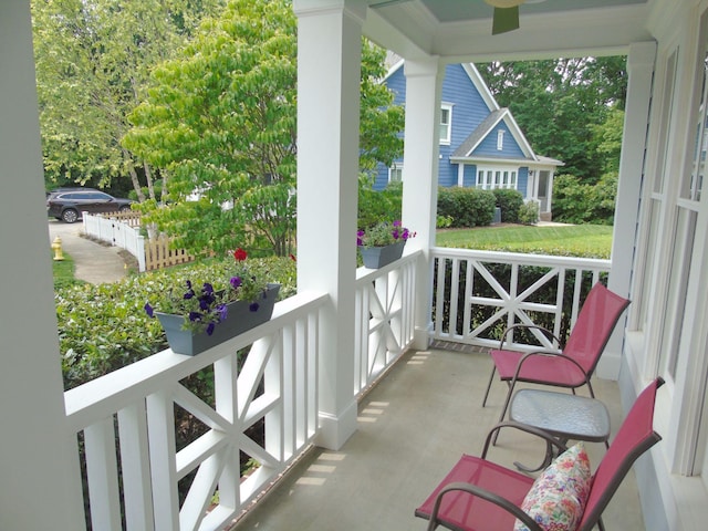 807 Blissfield Ct, Chattanooga, TN 37419 - porch featuring a ceiling fan