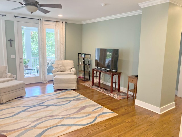 807 Blissfield Ct, Chattanooga, TN 37419 - living area featuring ornamental molding, a ceiling fan, wood finished floors, and recessed lighting