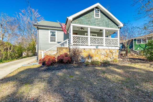 view of front facade with ceiling fan and covered porch