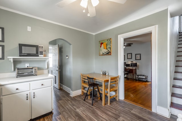 dining area with ceiling fan, dark hardwood / wood-style floors, and crown molding