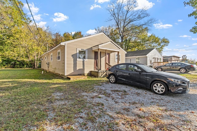 view of front facade with a front yard