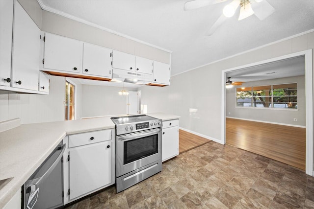 kitchen with crown molding, white cabinets, stainless steel appliances, and a textured ceiling