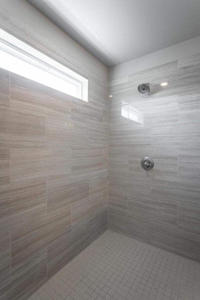 bathroom featuring tiled shower