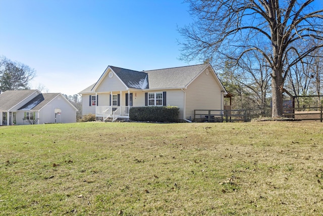 view of front of property featuring a porch and a front yard