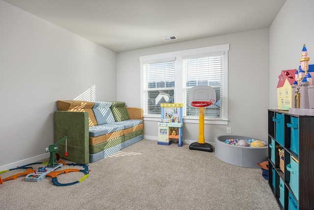 recreation room featuring carpet