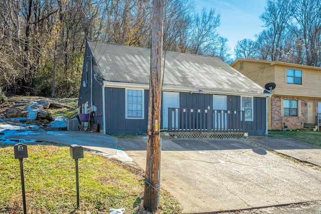 view of front of property