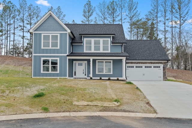 view of front of home featuring a front lawn