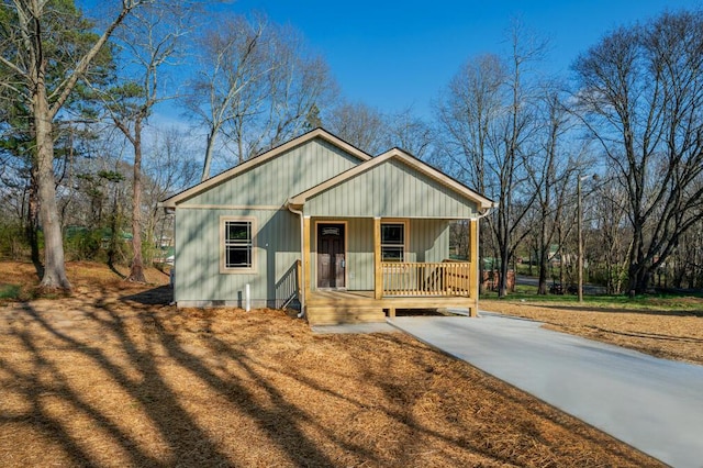 view of front of property with covered porch