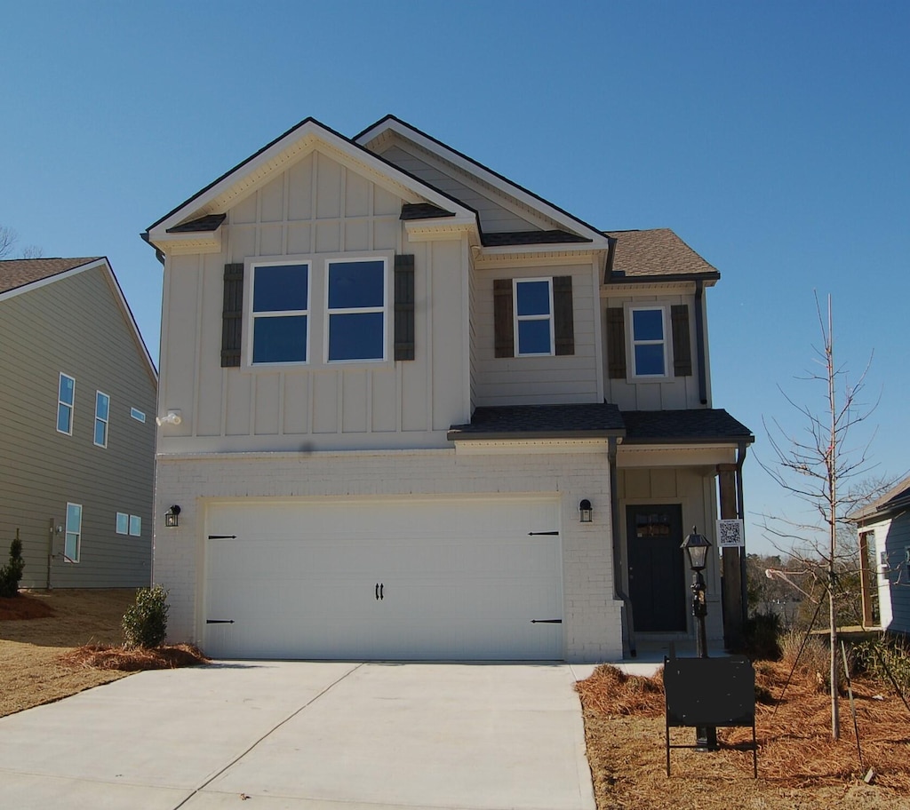 view of front facade with a garage