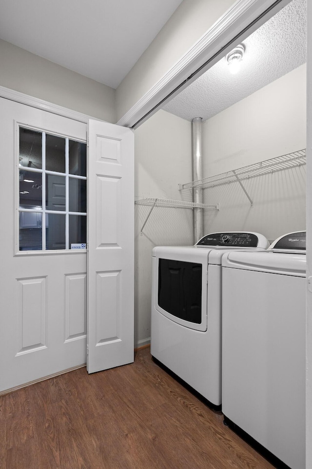 laundry room featuring laundry area, dark wood-style flooring, and independent washer and dryer