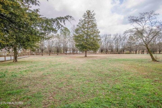 view of yard featuring a rural view