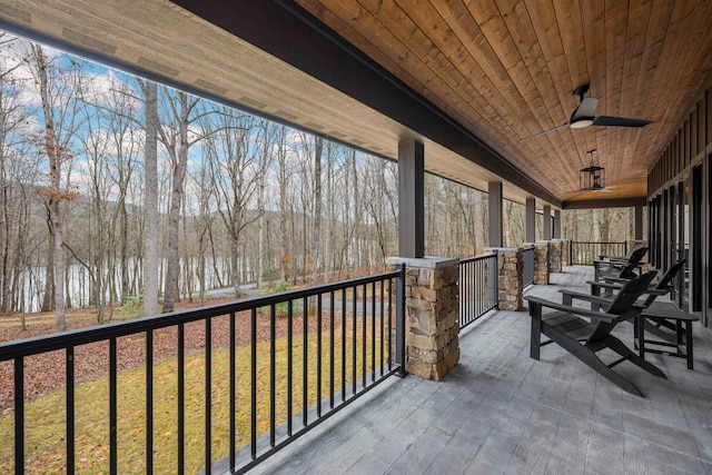 balcony featuring ceiling fan