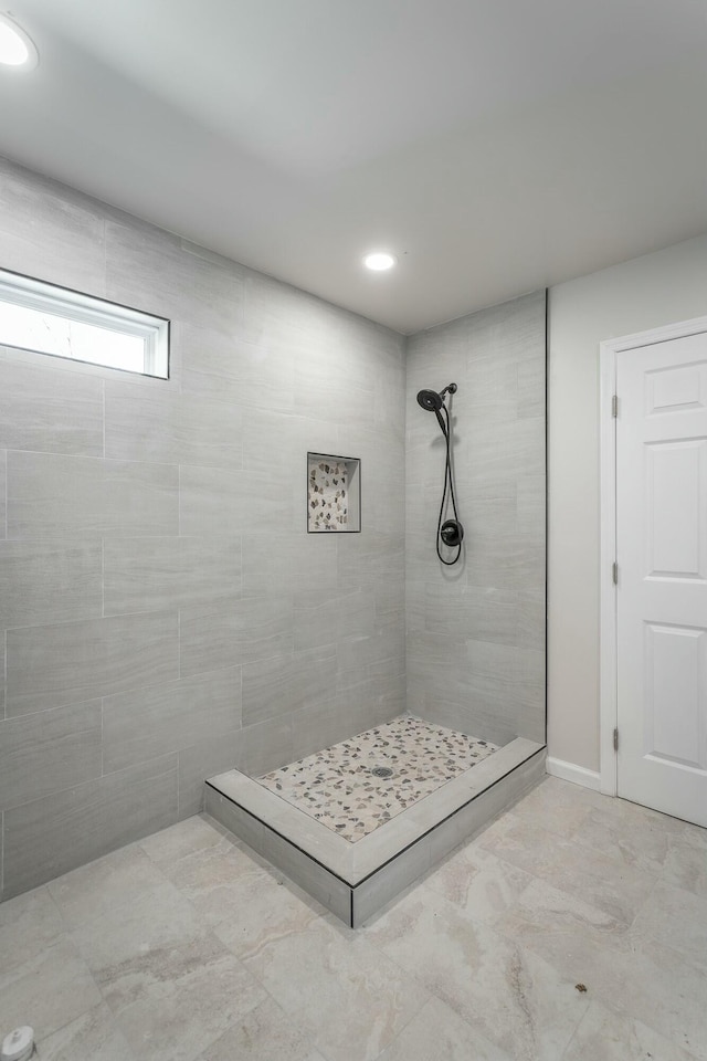 bathroom featuring tiled shower