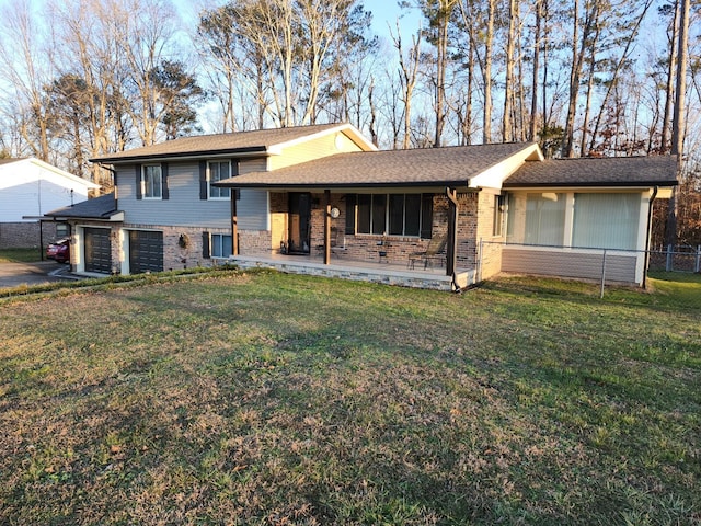 split level home with a front lawn