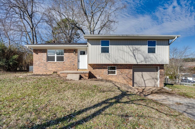 tri-level home featuring a front lawn and a garage