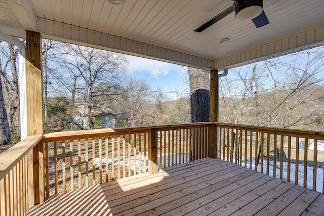 deck with ceiling fan