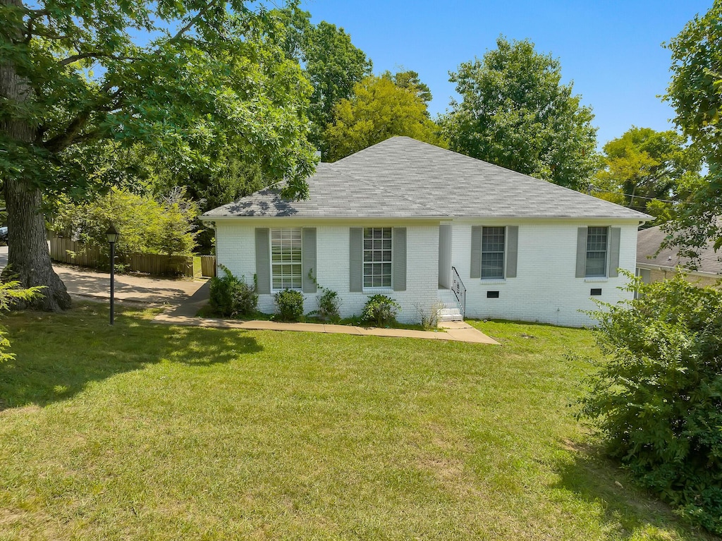 ranch-style home featuring a front yard