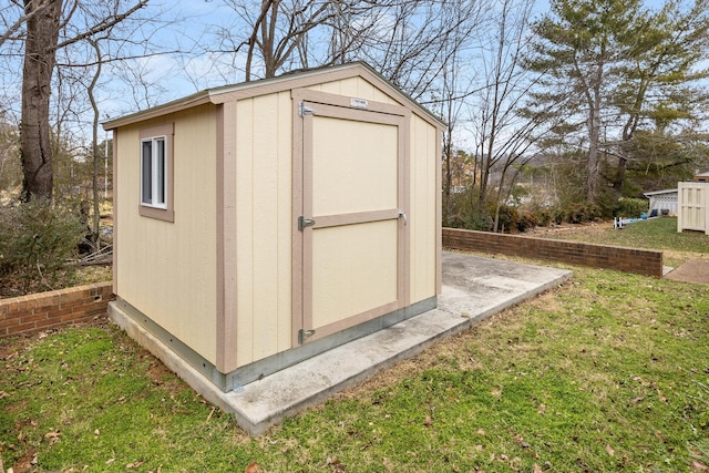 view of outdoor structure with a yard