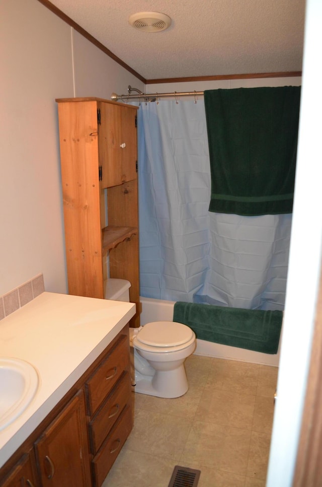 full bathroom with toilet, shower / tub combo with curtain, a textured ceiling, crown molding, and vanity