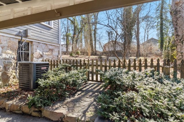 view of yard featuring central AC unit