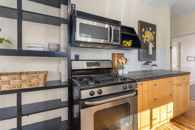 kitchen with light brown cabinetry, backsplash, ornamental molding, light hardwood / wood-style floors, and stainless steel appliances