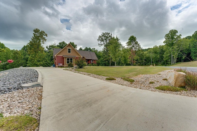 craftsman-style house with a front yard