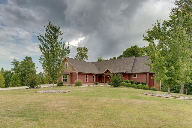 ranch-style home featuring a front lawn