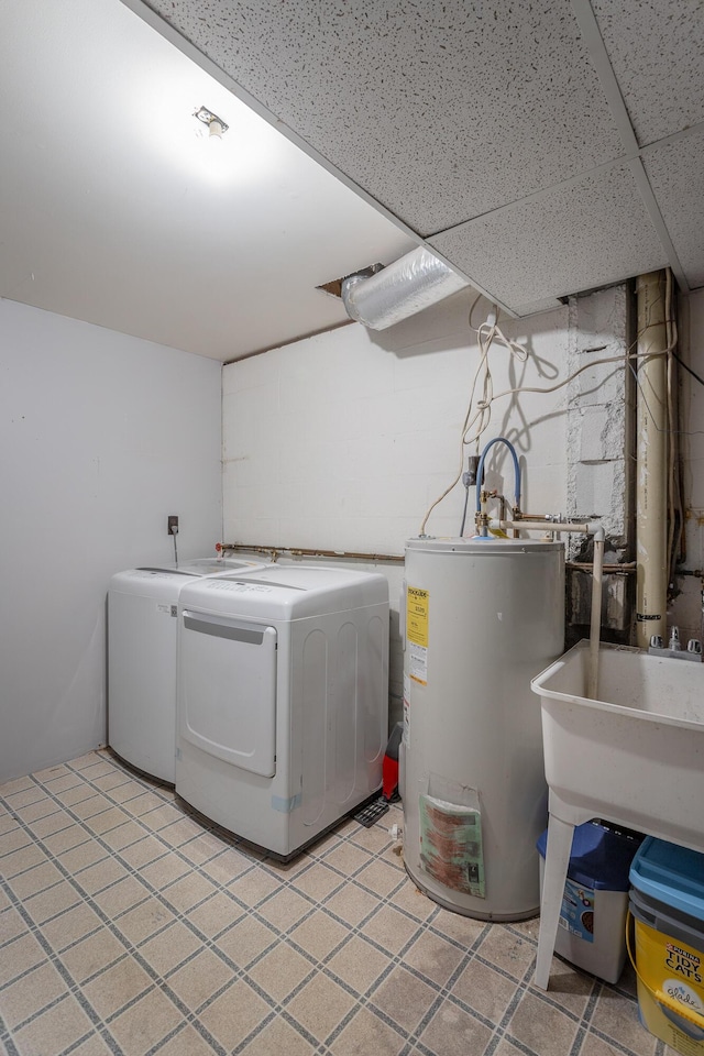 laundry room with gas water heater and washing machine and clothes dryer