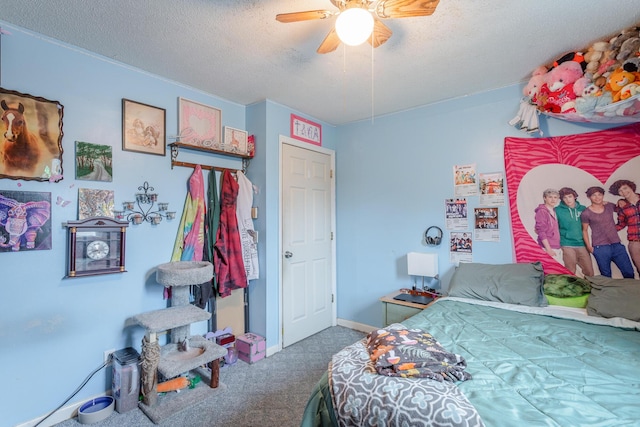 bedroom with a textured ceiling, ceiling fan, and carpet flooring