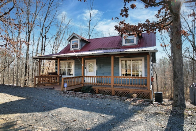 view of front facade featuring a porch