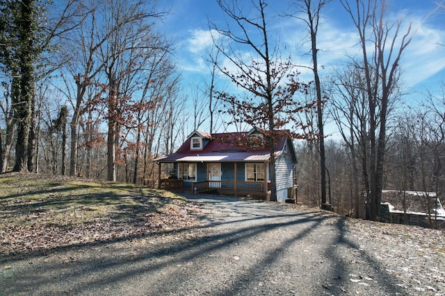 view of front of house featuring a porch