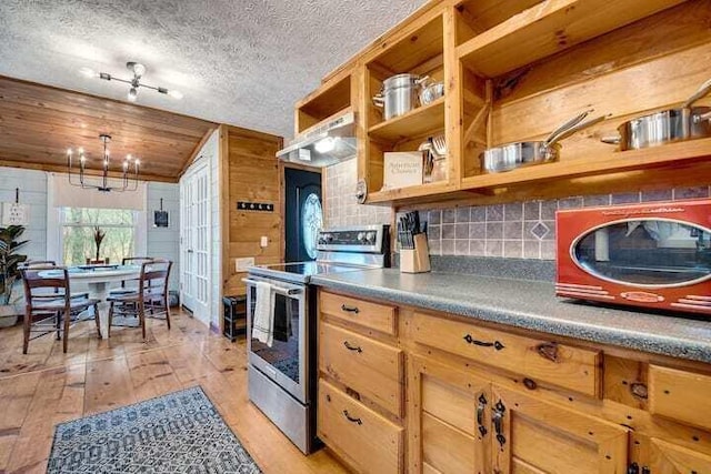 kitchen with stainless steel electric range oven, exhaust hood, wood ceiling, light hardwood / wood-style floors, and an inviting chandelier