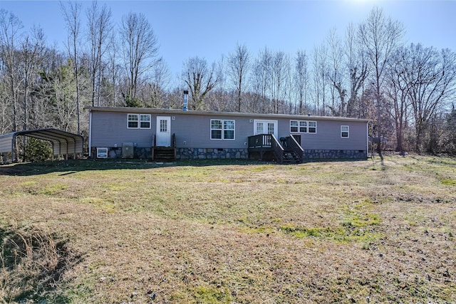 view of front facade featuring cooling unit, a front lawn, and a carport