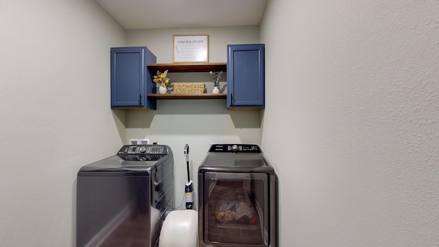 laundry room with cabinets and independent washer and dryer