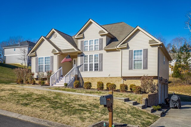 view of front of house featuring a front yard