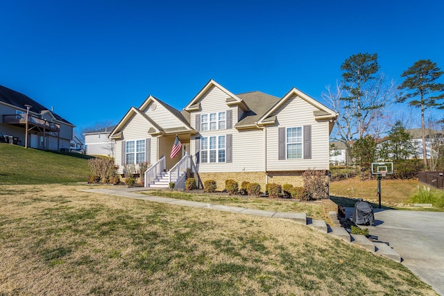 view of front of home with a front lawn