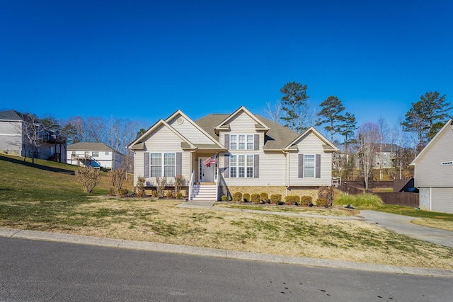 view of front of property featuring a front yard