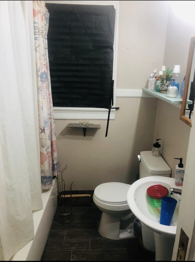 bathroom featuring toilet and shower / bath combo