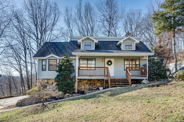 view of front of home with covered porch and a front lawn