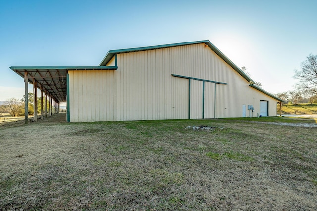 view of outdoor structure with a yard