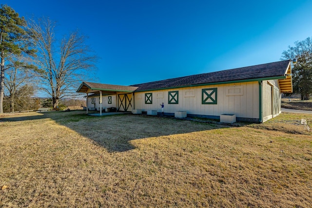 view of front of property with a front yard