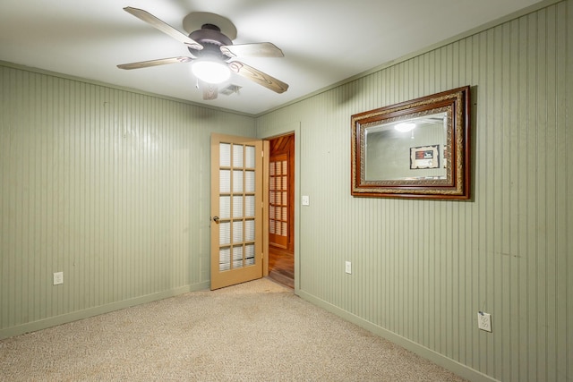 unfurnished room with light carpet and ceiling fan