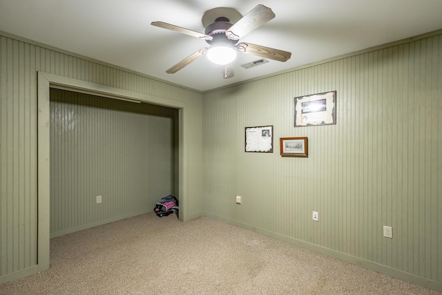 carpeted empty room featuring ceiling fan