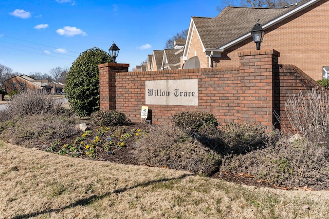 community / neighborhood sign with a lawn