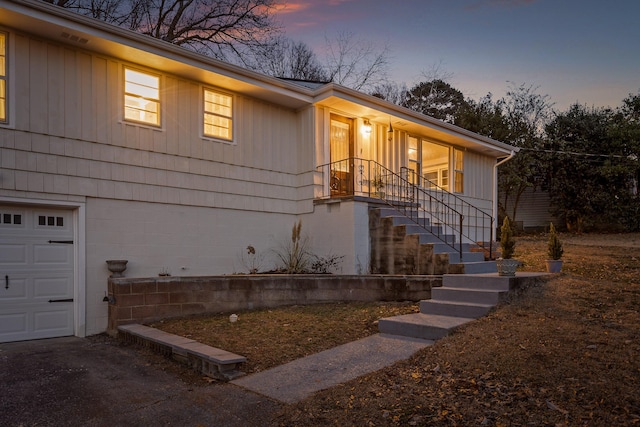 view of front facade featuring a garage