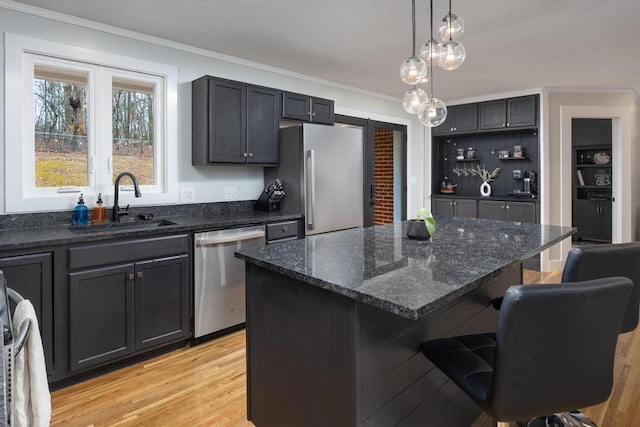 kitchen with appliances with stainless steel finishes, a center island, and a breakfast bar area