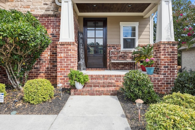 entrance to property featuring covered porch